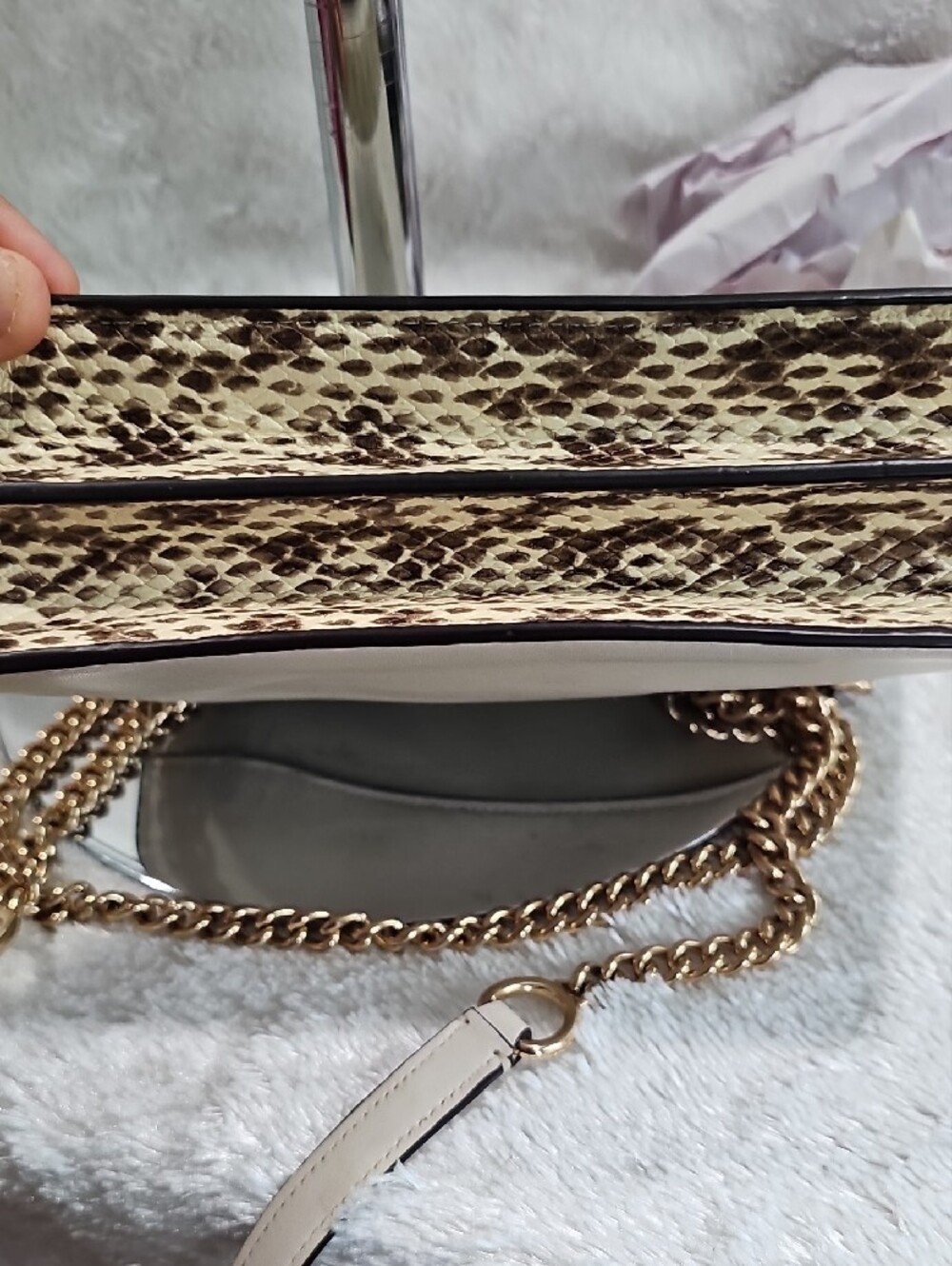 Coach Klare Cream Leather Shoulder Bag with Gold Chain Straps - Picture 15 of 15